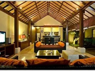 Villa Ininda And Ligaya Seminyak Indonesia