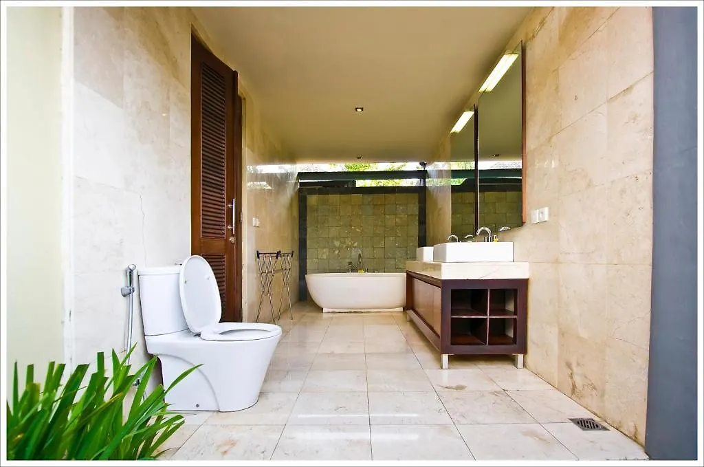 Villa Ininda And Ligaya Seminyak 0*,